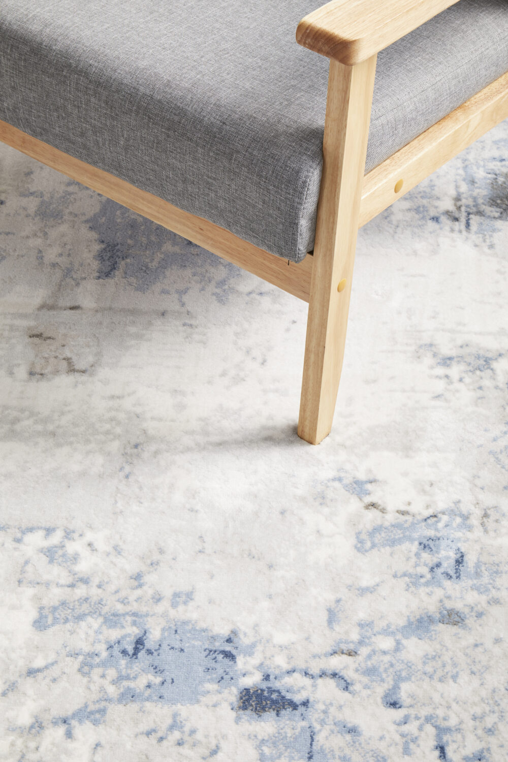 emo-33-emotion-navy-blue-grey-rug-modern-traditional-urbanrugs-rug