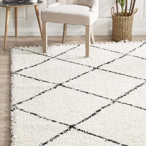 saf-22-wht-saffron-white-black-shaggy-rug-urbanrugs-unitex